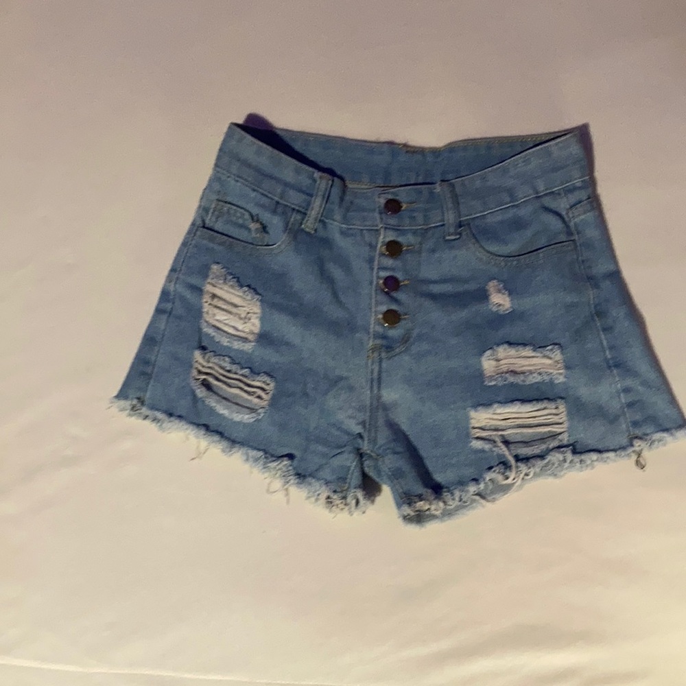 Light wash- high waisted- ripped Jean shorts